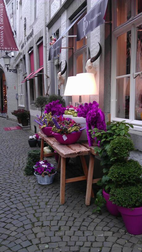kerstdecoratie in straat Maastricht
